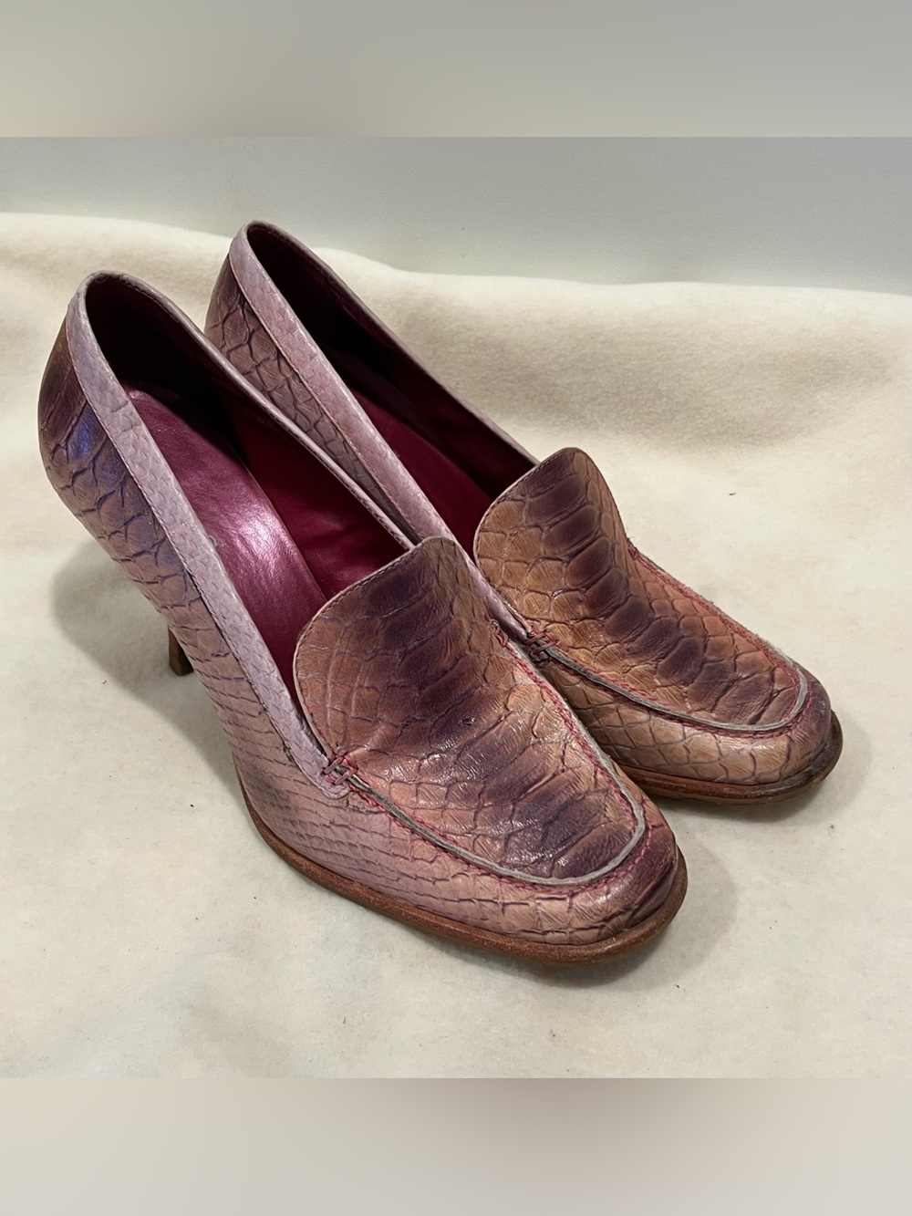 Two Lips Women’s Pink Snakeskin Embossed Leather Loafers Size 8